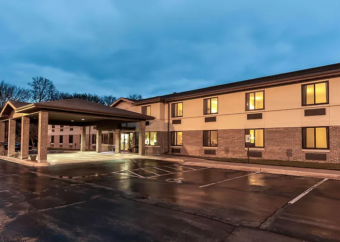 Econo Lodge Inn & Suites Oconto
